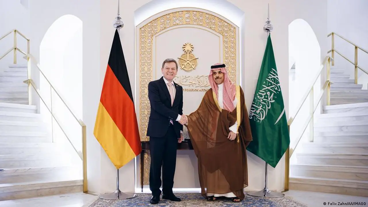 وزير الخارجية الألماني يصل الرياض لبحث تداعيات التصعيد في حرب إيران